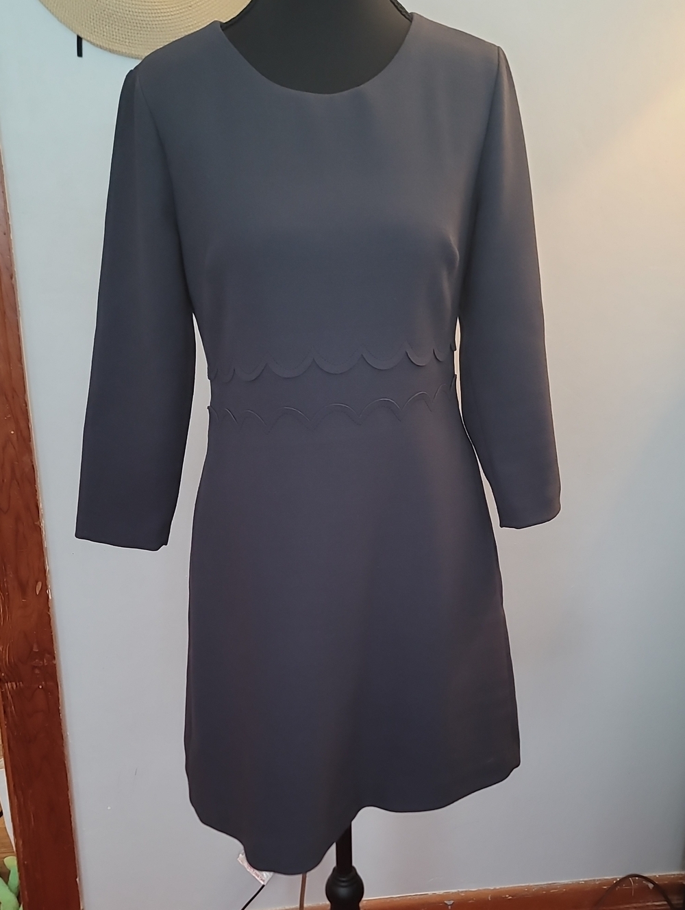 Banana Republic Classic Gray Scallop-Waist Long-Sleeve Dress size 4 petite